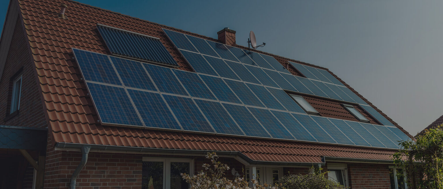 Impianto energetico per produzione combinata di energia elettrica, calore e freddo